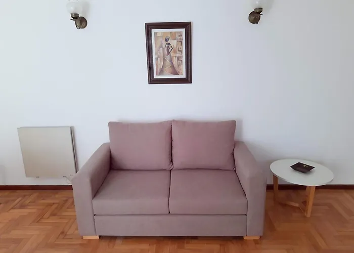 Refugio Urbano En Plaza Mitre